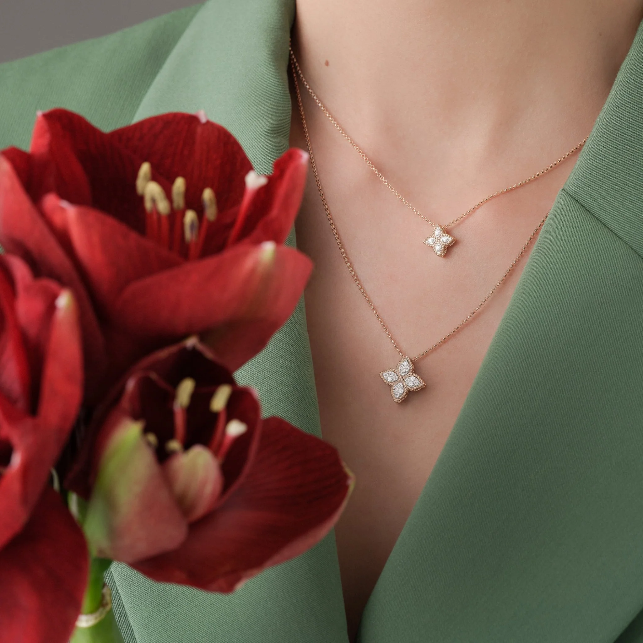 PRINCESS FLOWER CHAIN & PENDANT - Image 3