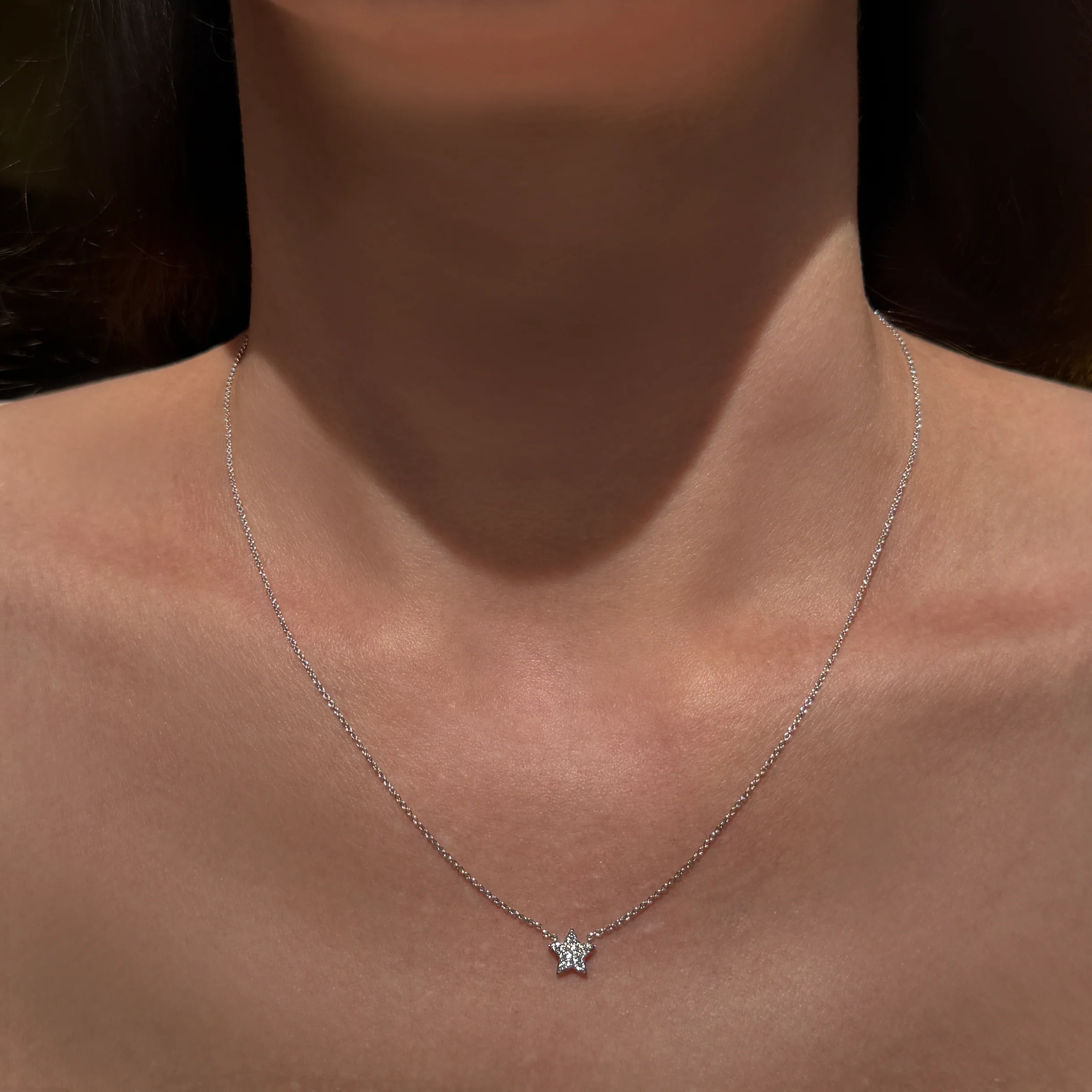 WHITE DIAMOND CLUSTER NECKLACE - Image 4