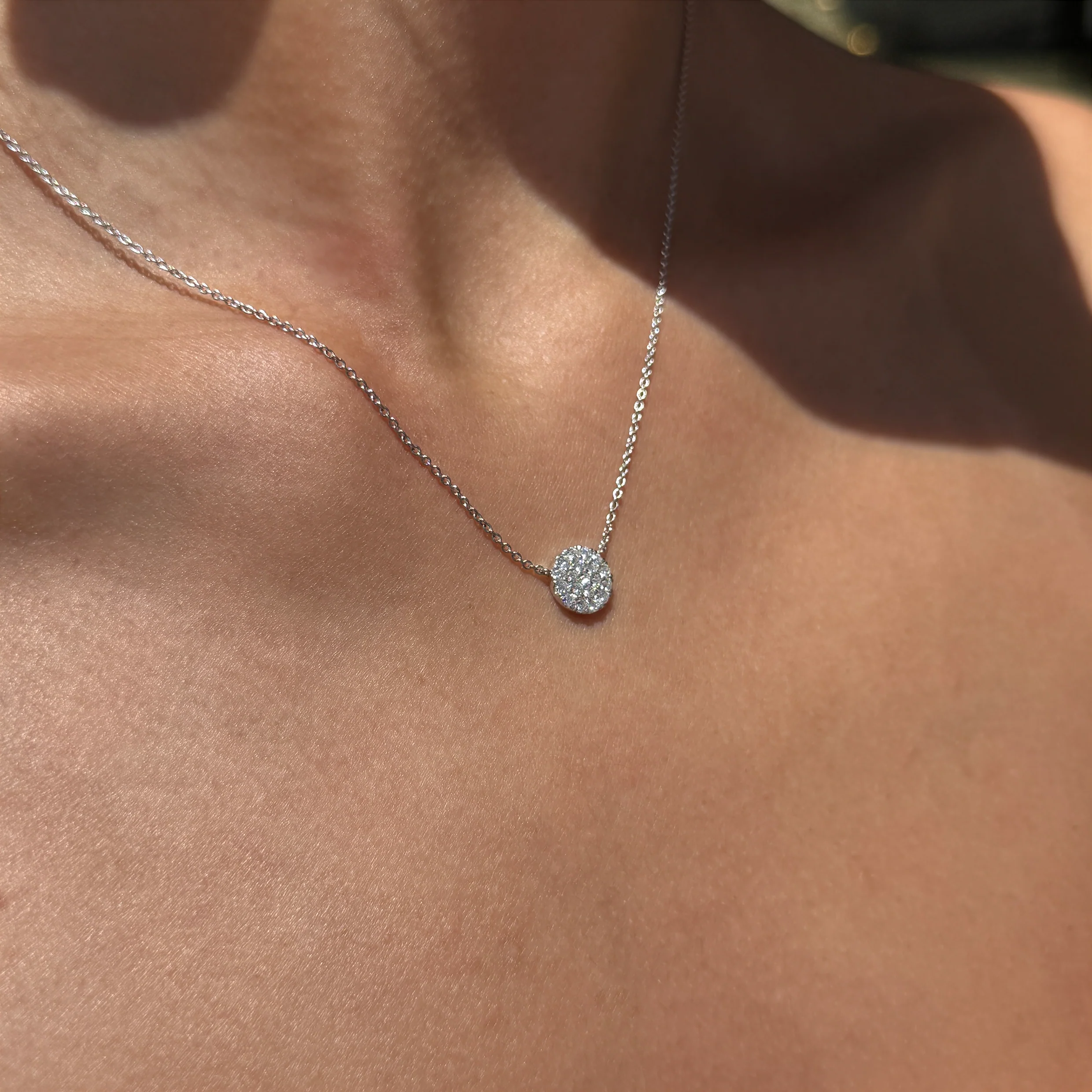 WHITE DIAMOND CLUSTER NECKLACE - Image 5