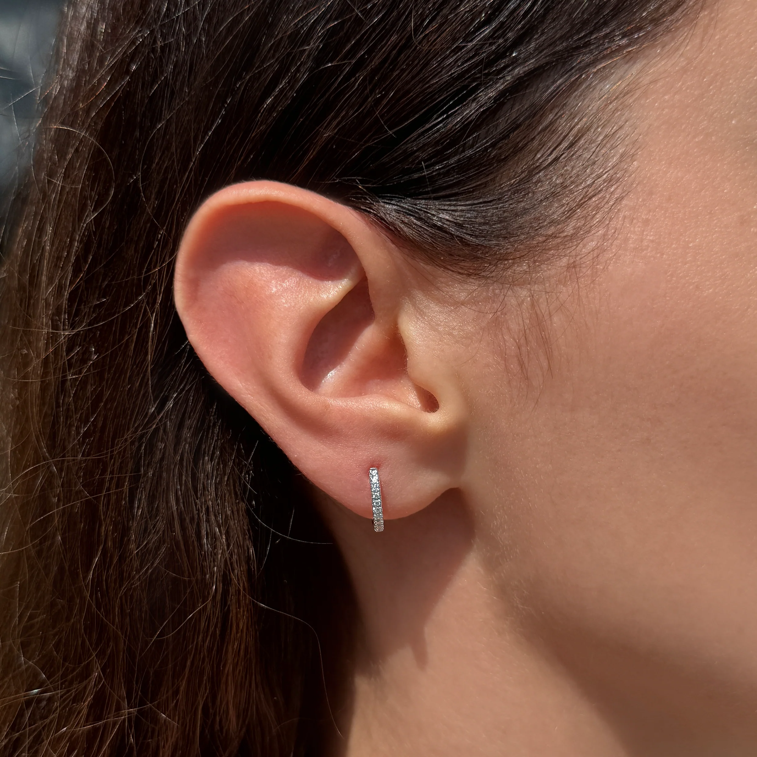 WHITE DIAMOND HOOP EARRINGS - Image 4