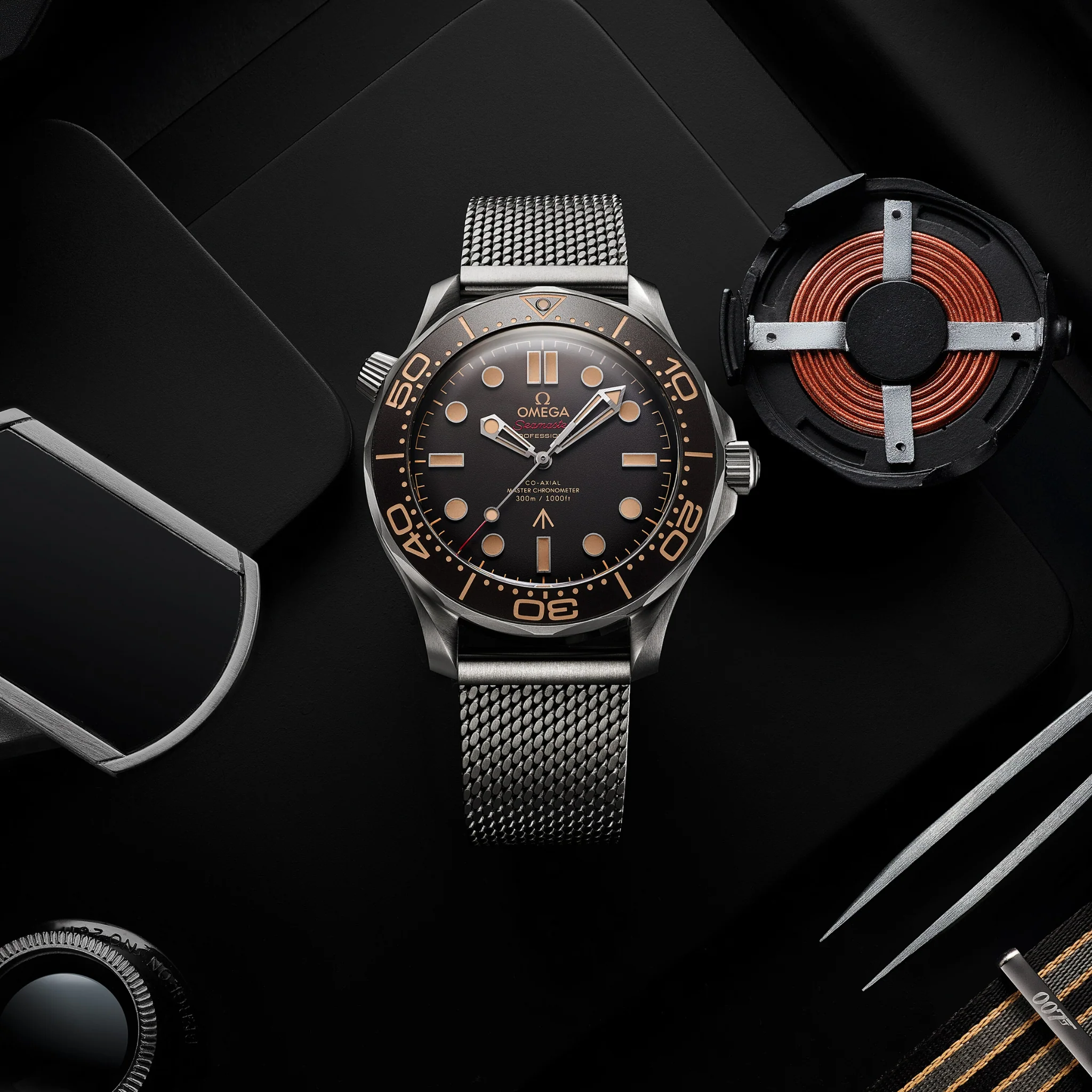 SEAMASTER DIVER 300M CO AXIAL MASTER CHRONOMETRE "EDITION 007" - Image 4