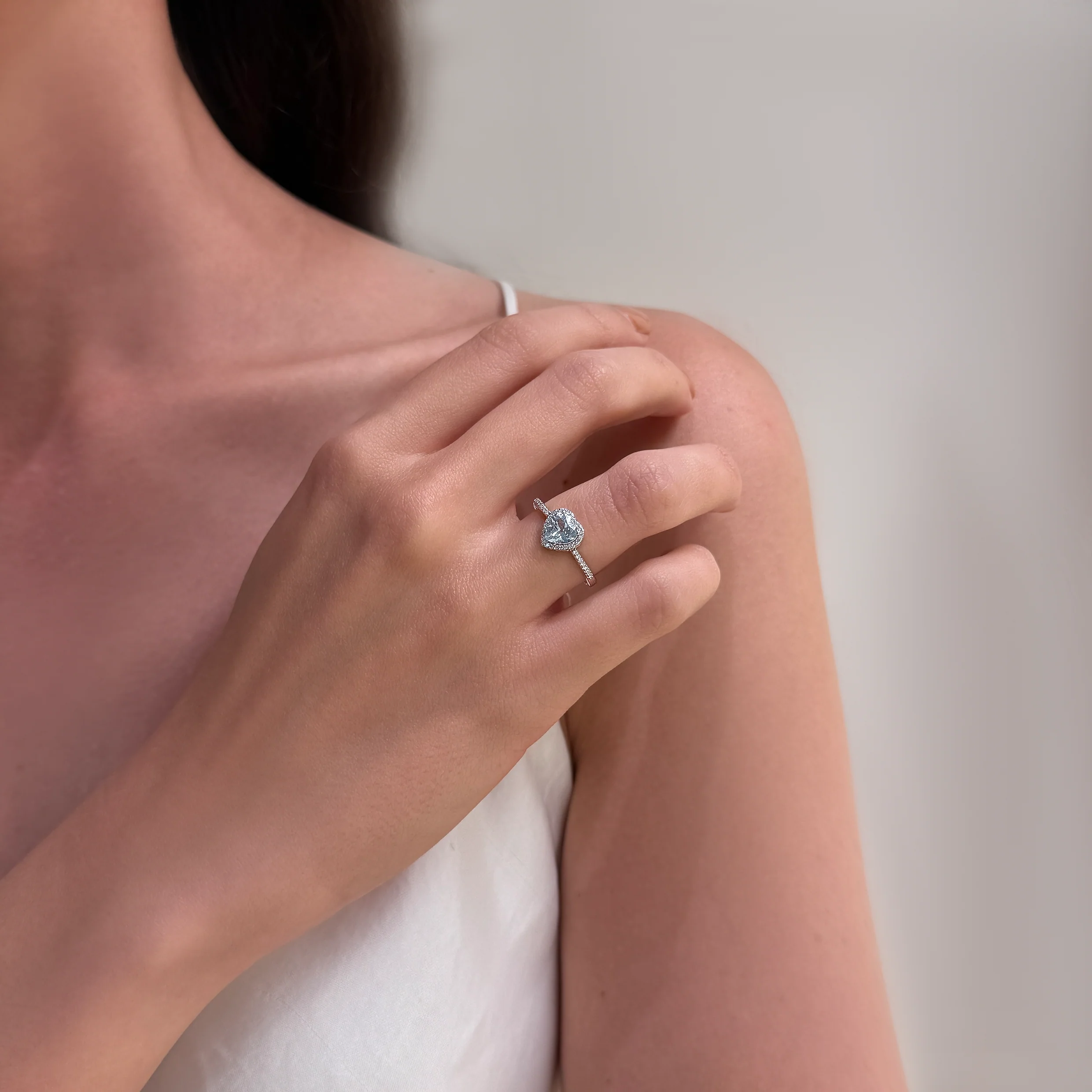 WHITE GOLD HEART RING - Image 4