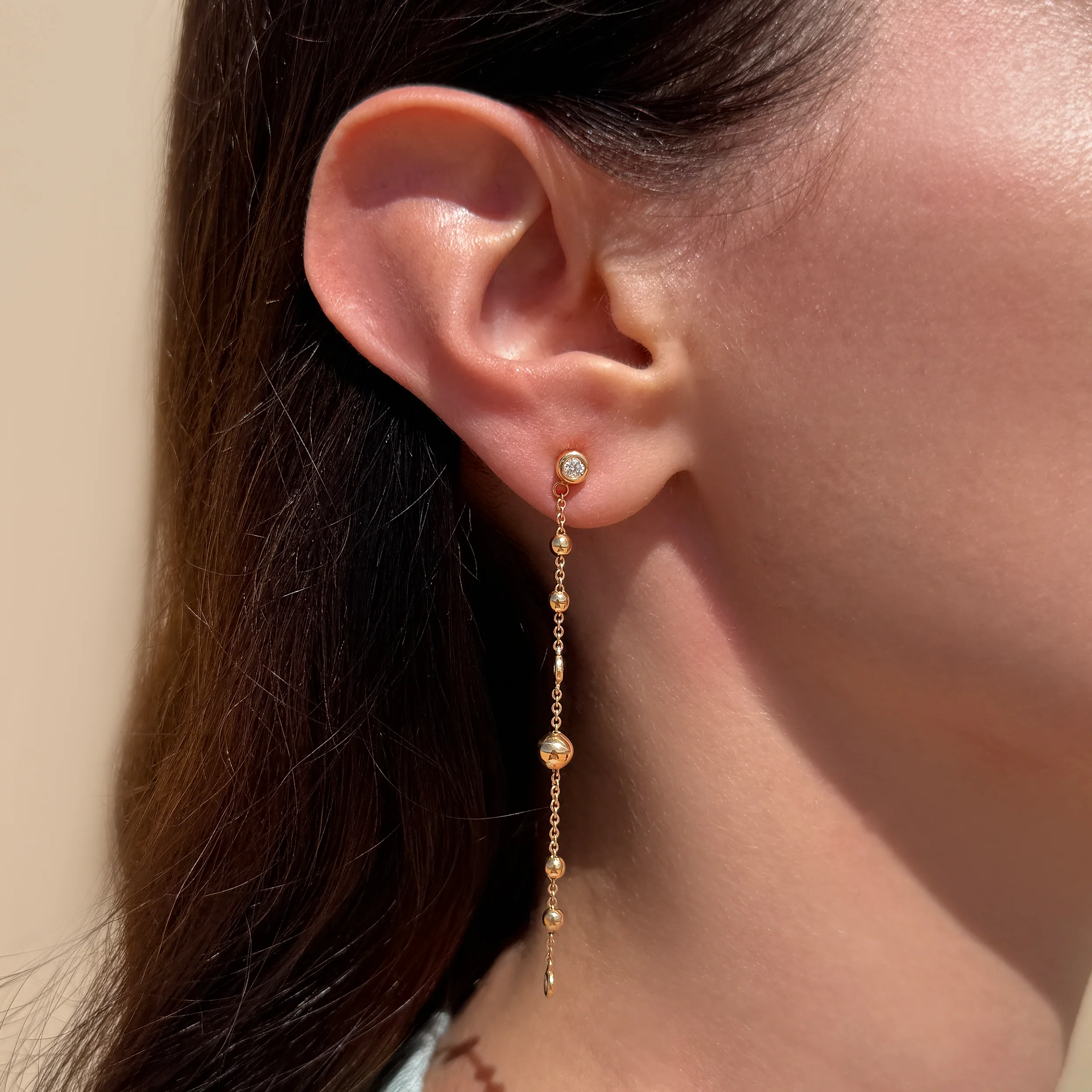 WHITE DIAMOND DROP EARRINGS - Image 2