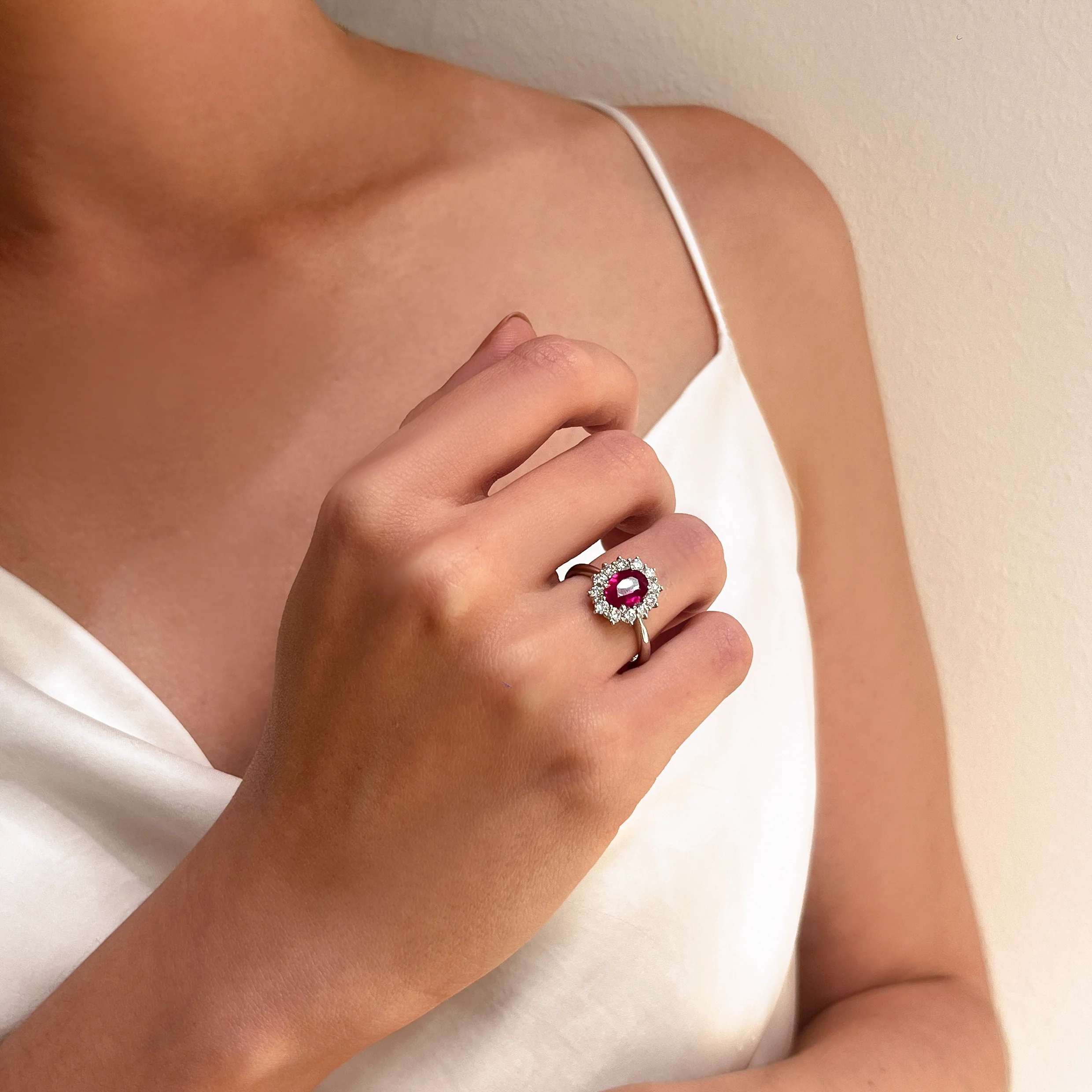 HALO ENGAGEMENT RING - Image 4