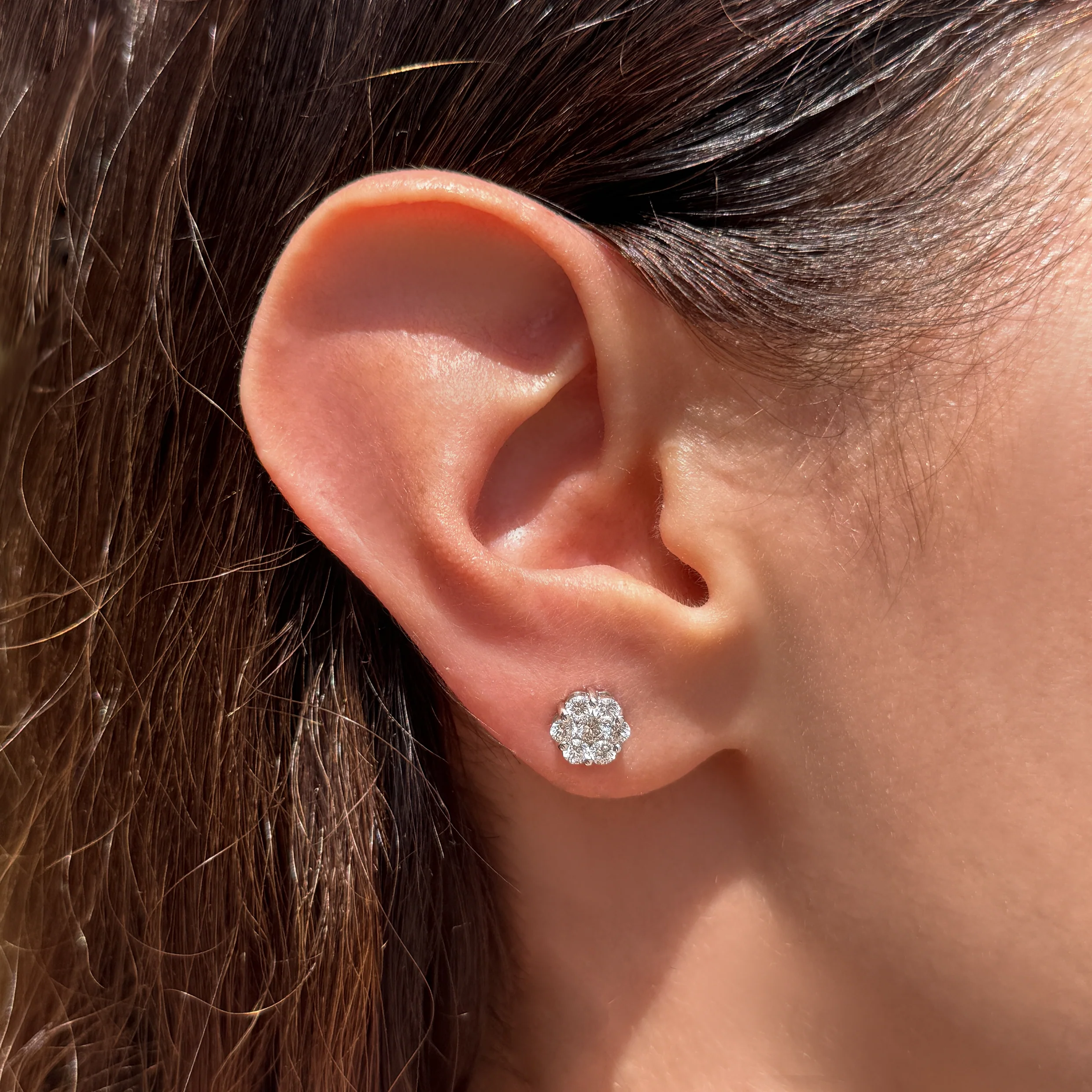 WHITE DIAMOND STUD EARRINGS - Image 4