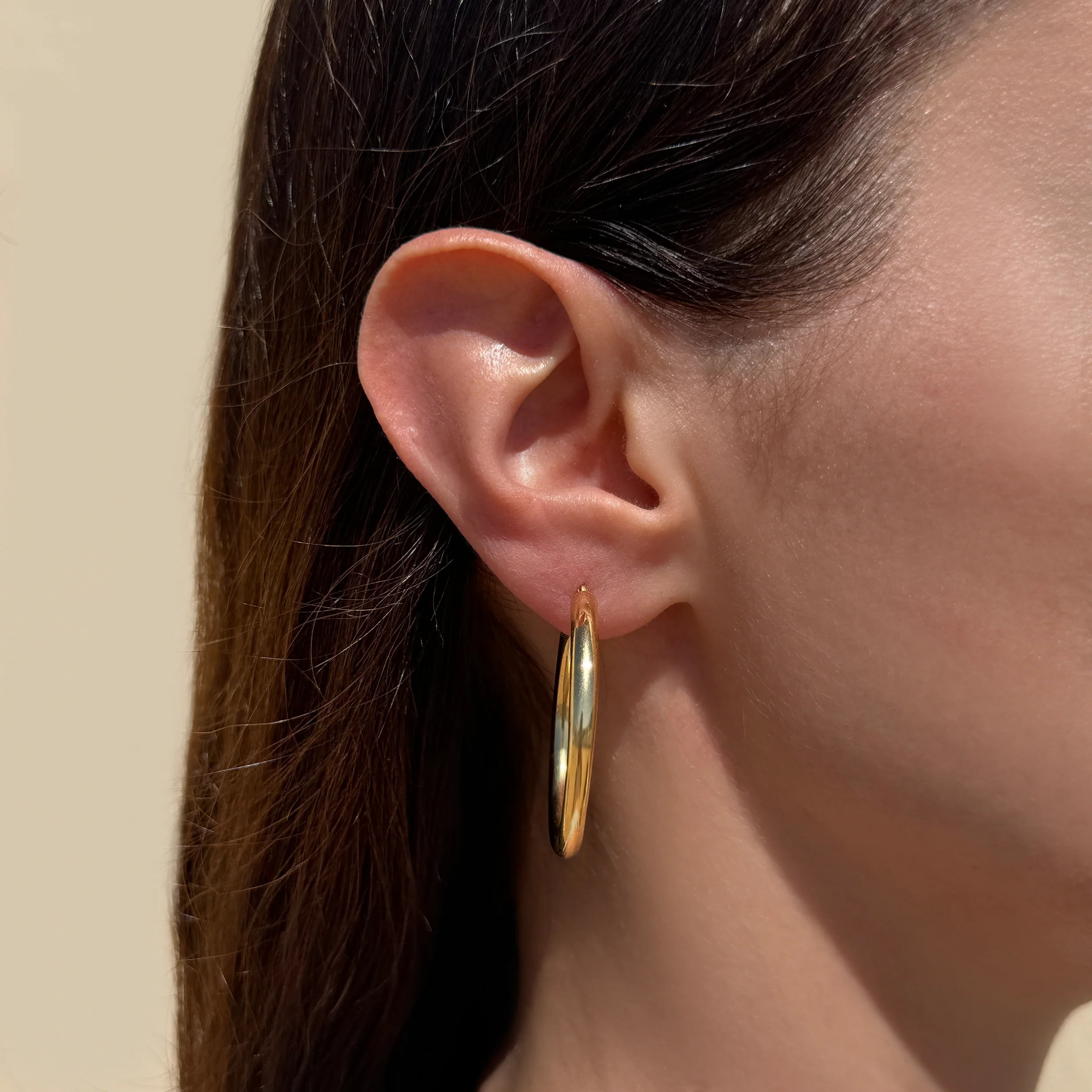 YELLOW GOLD HOOP EARRINGS - Image 2