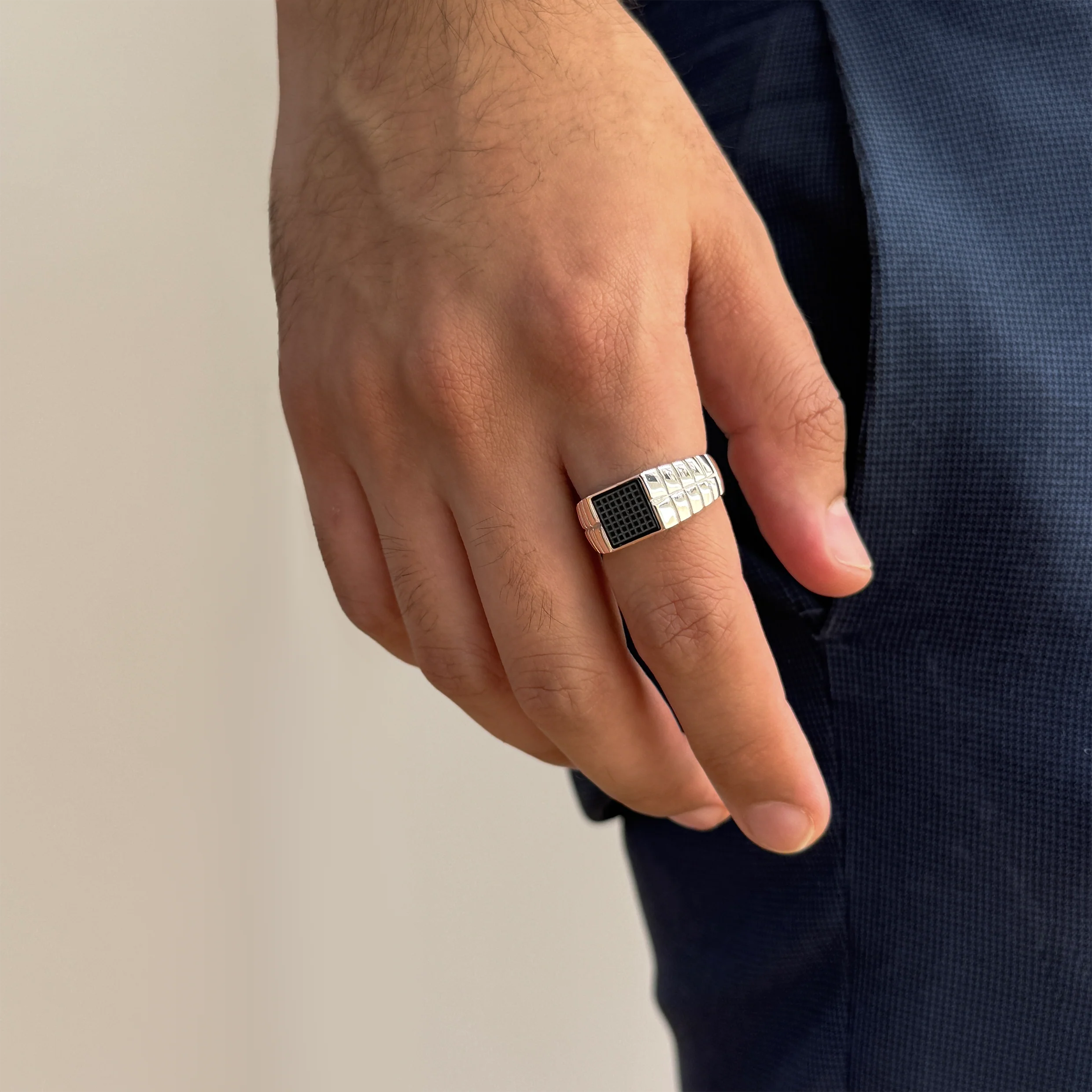 ONYX SIGNET RING - Image 4