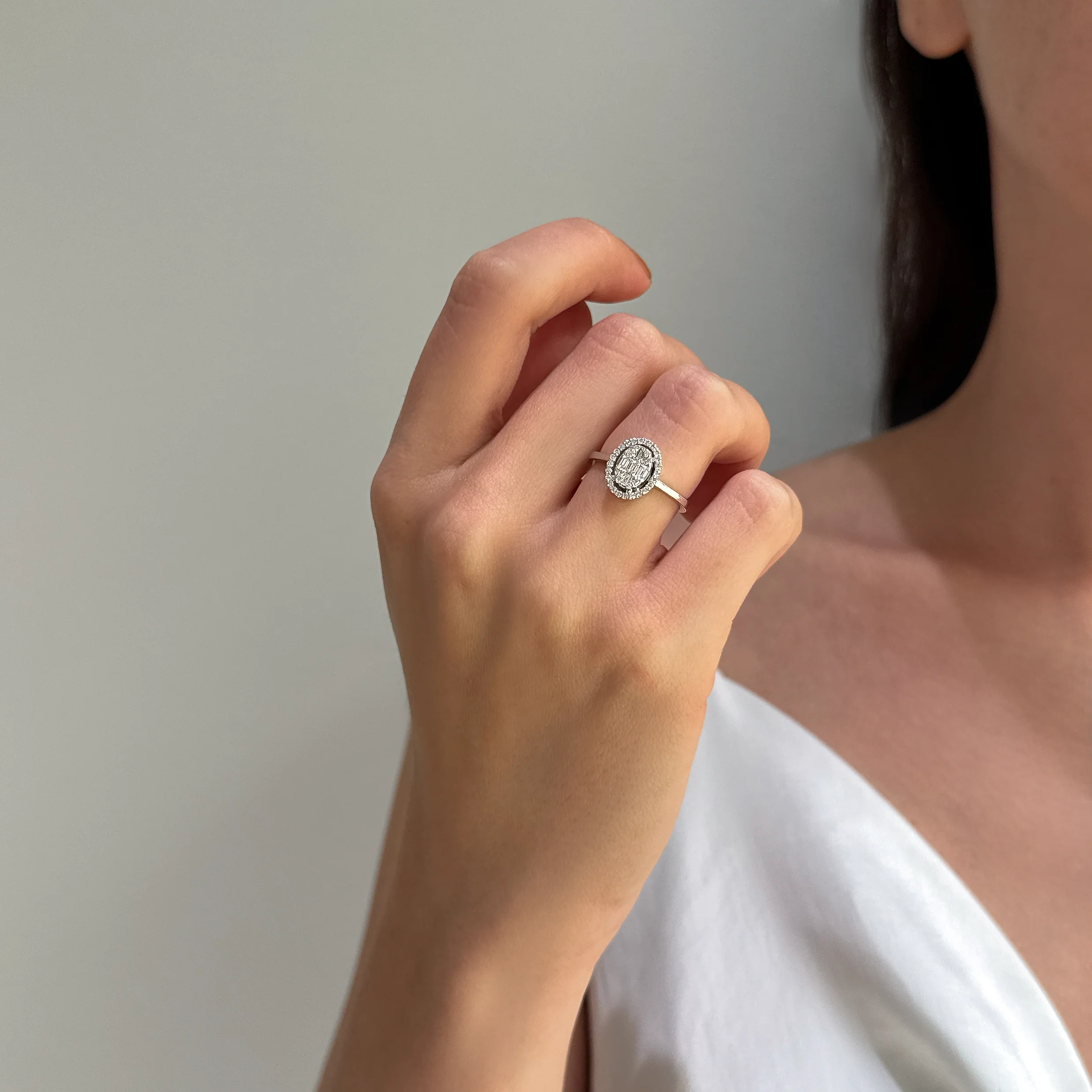 DIAMOND CLUSTER WEDDING RING - Image 4