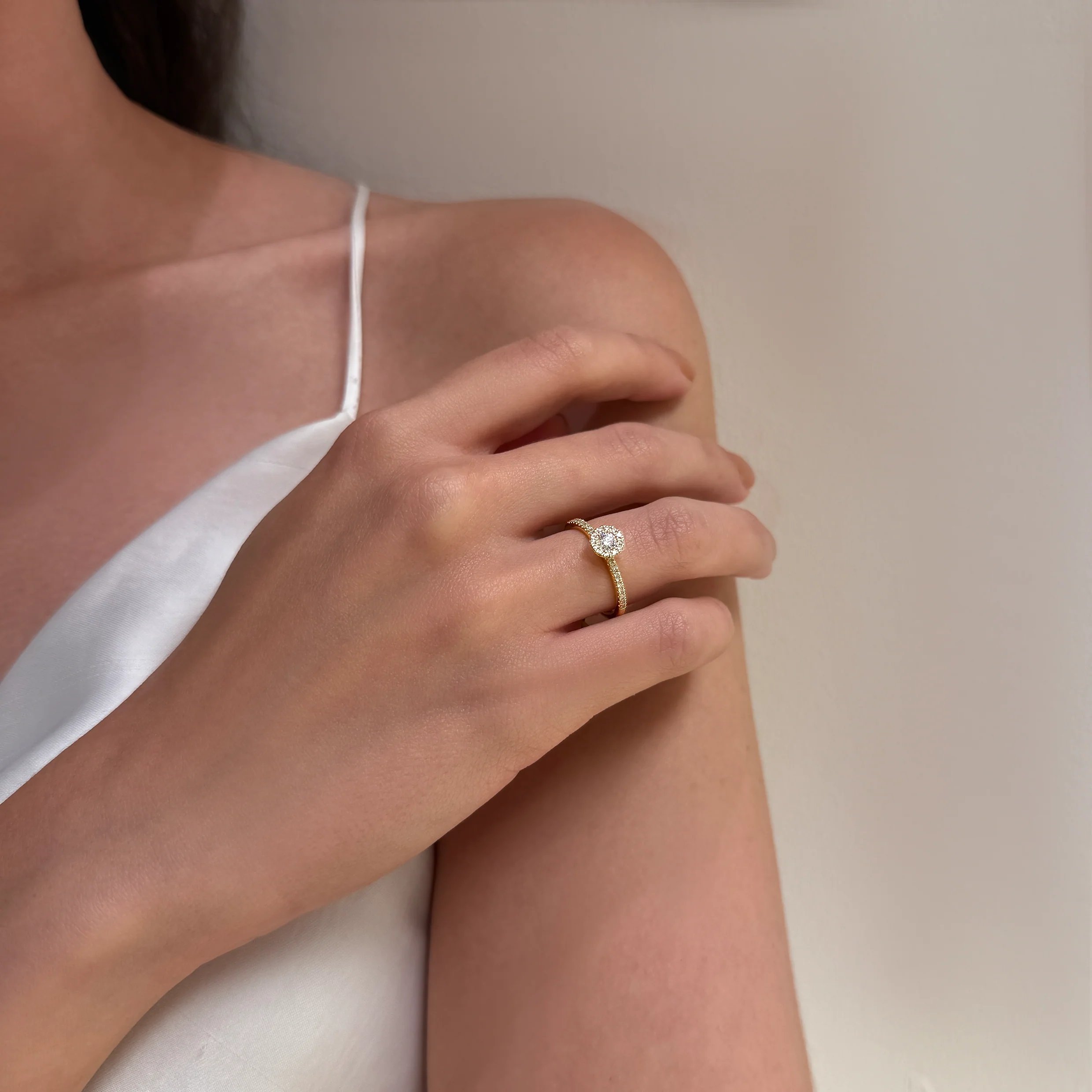 HALO DIAMOND ENGAGEMENT RING - Image 4