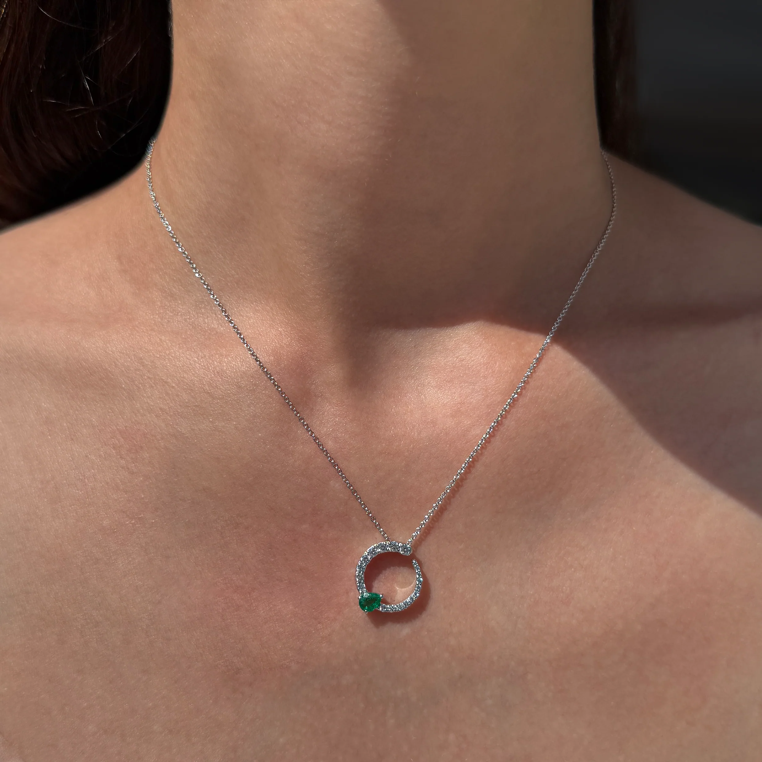 WHITE GOLD HALO NECKLACE - Image 5