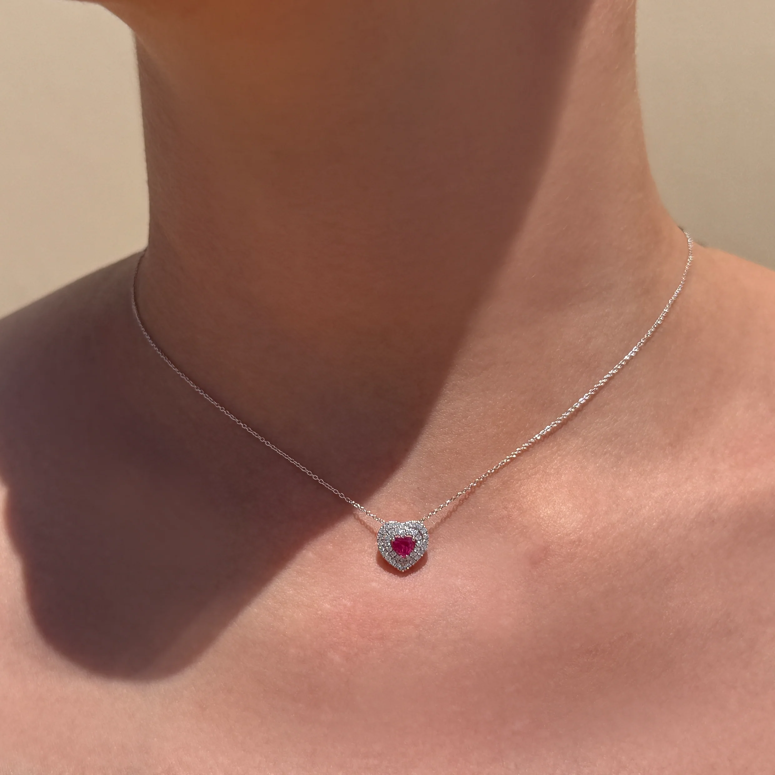 WHITE GOLD HEART NECKLACE - Image 4