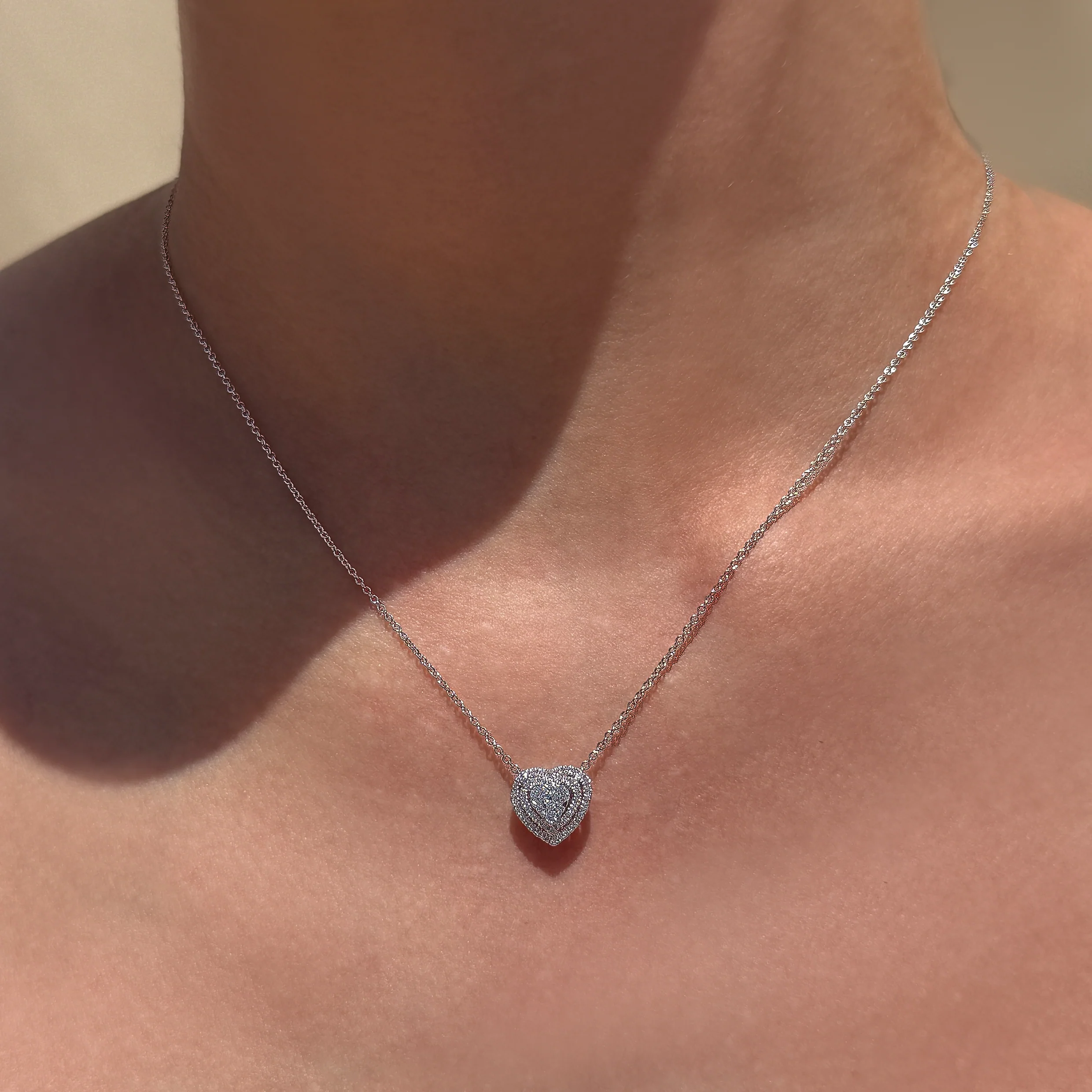 WHITE DIAMOND HEART NECKLACE - Image 4