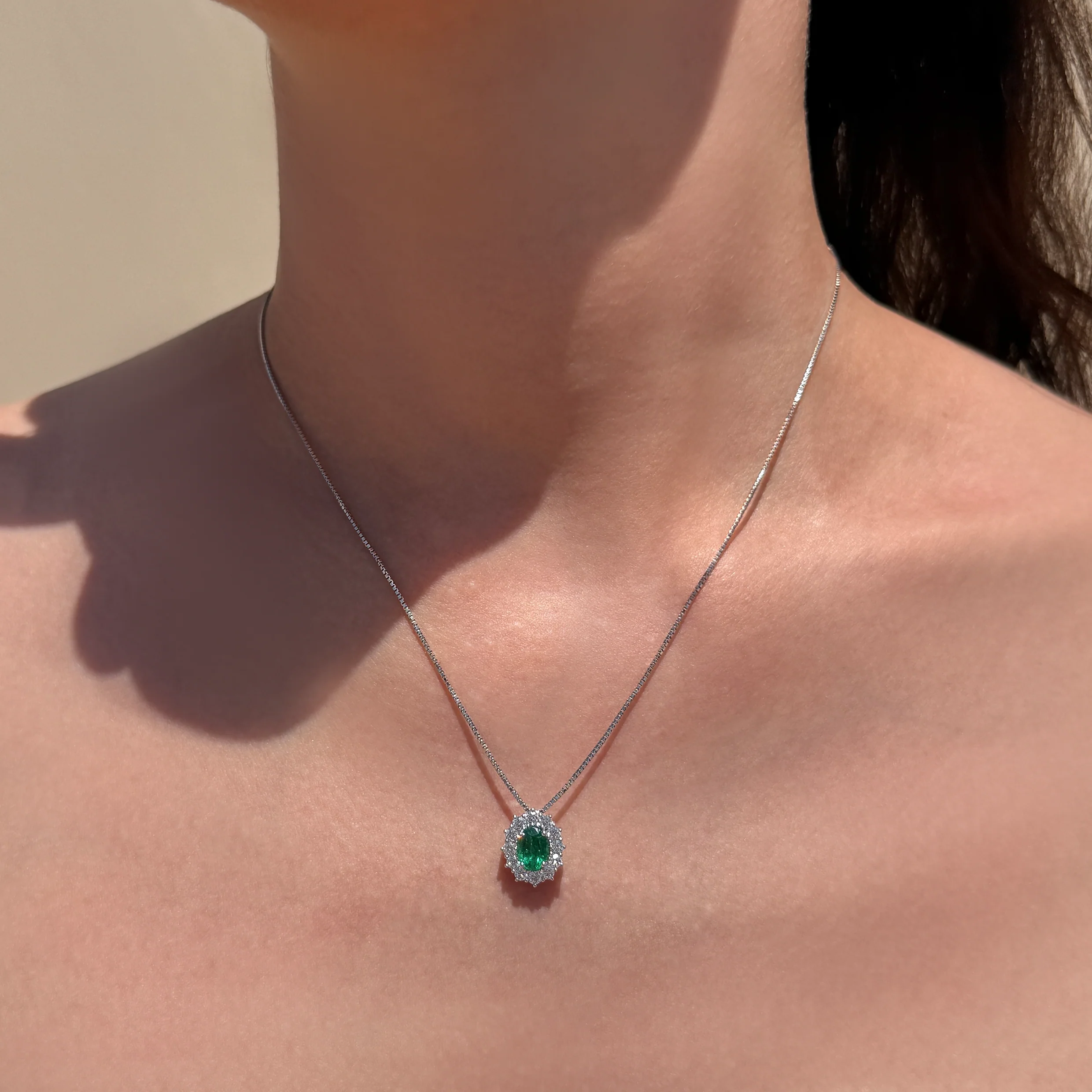 WHITE GOLD HALO NECKLACE - Image 4