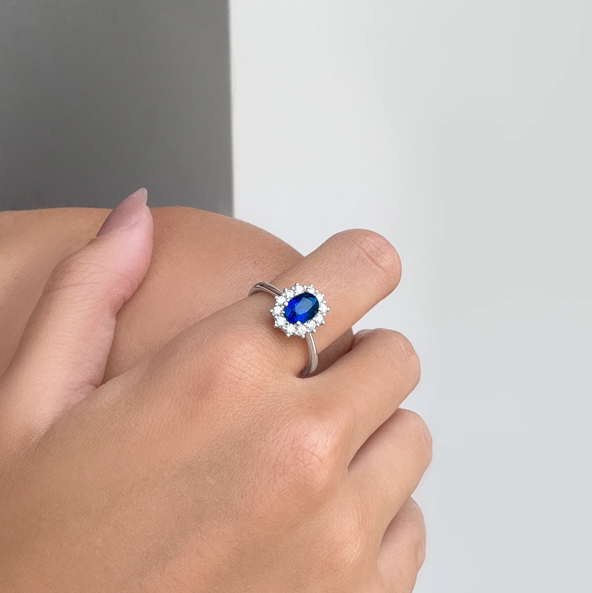 WHITE GOLD HALO RING - Image 4