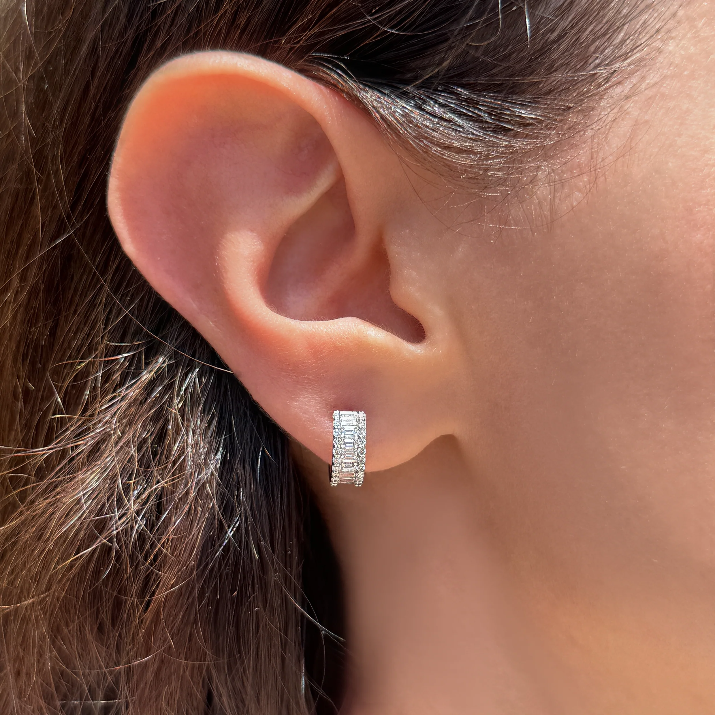 WHITE DIAMOND HOOP EARRINGS - Image 4