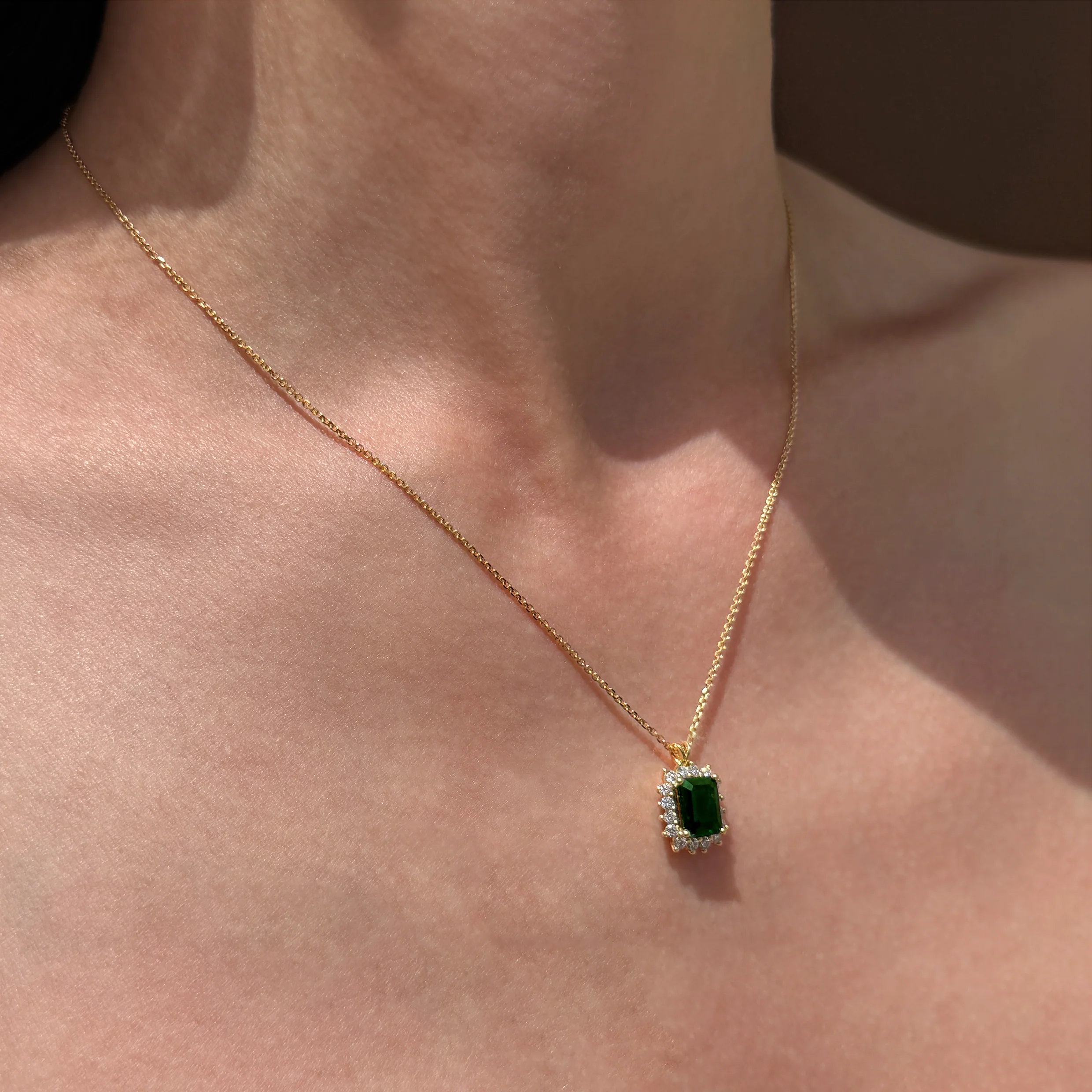 YELLOW GOLD HALO NECKLACE - Image 5