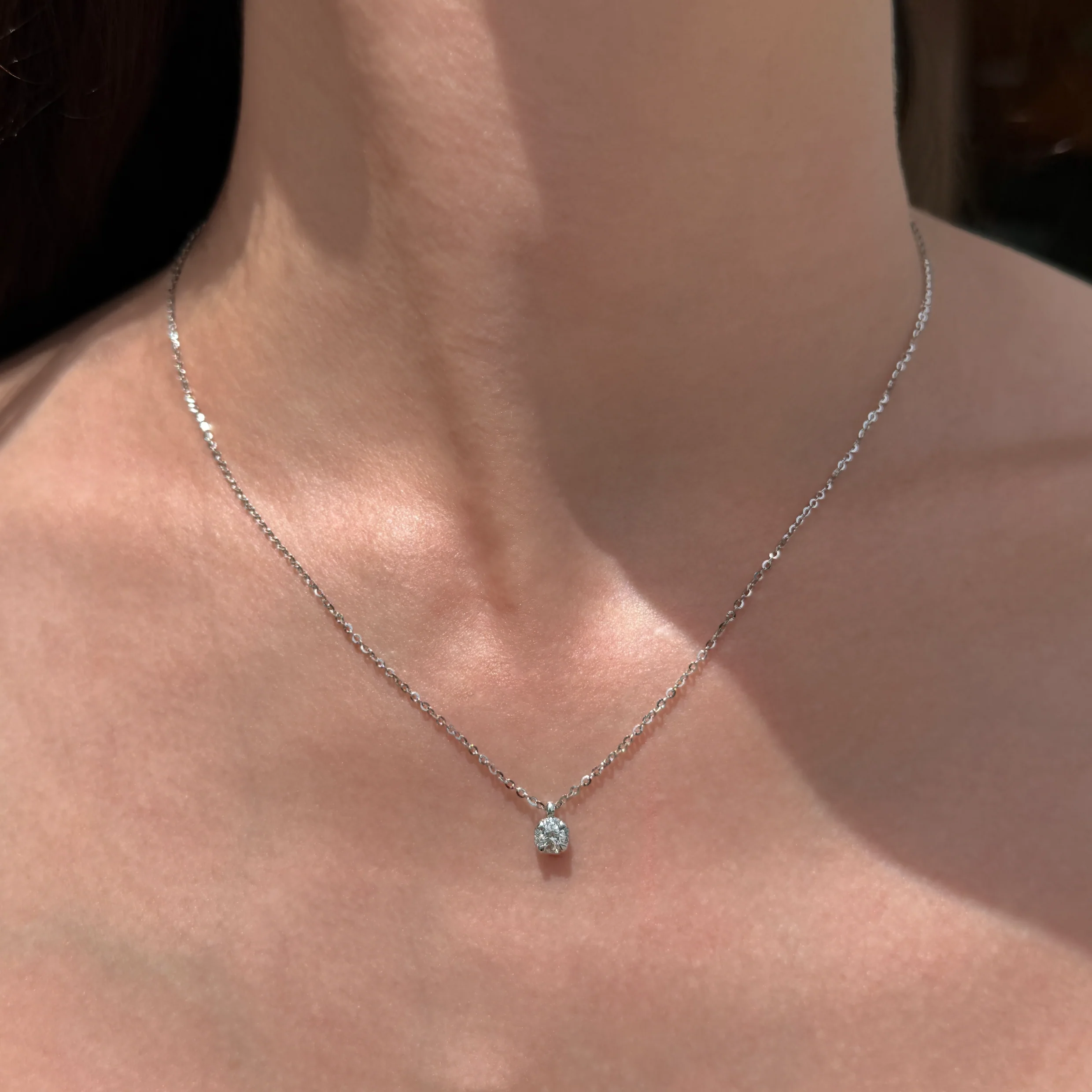 WHITE DIAMOND CLUSTER NECKLACE - Image 4