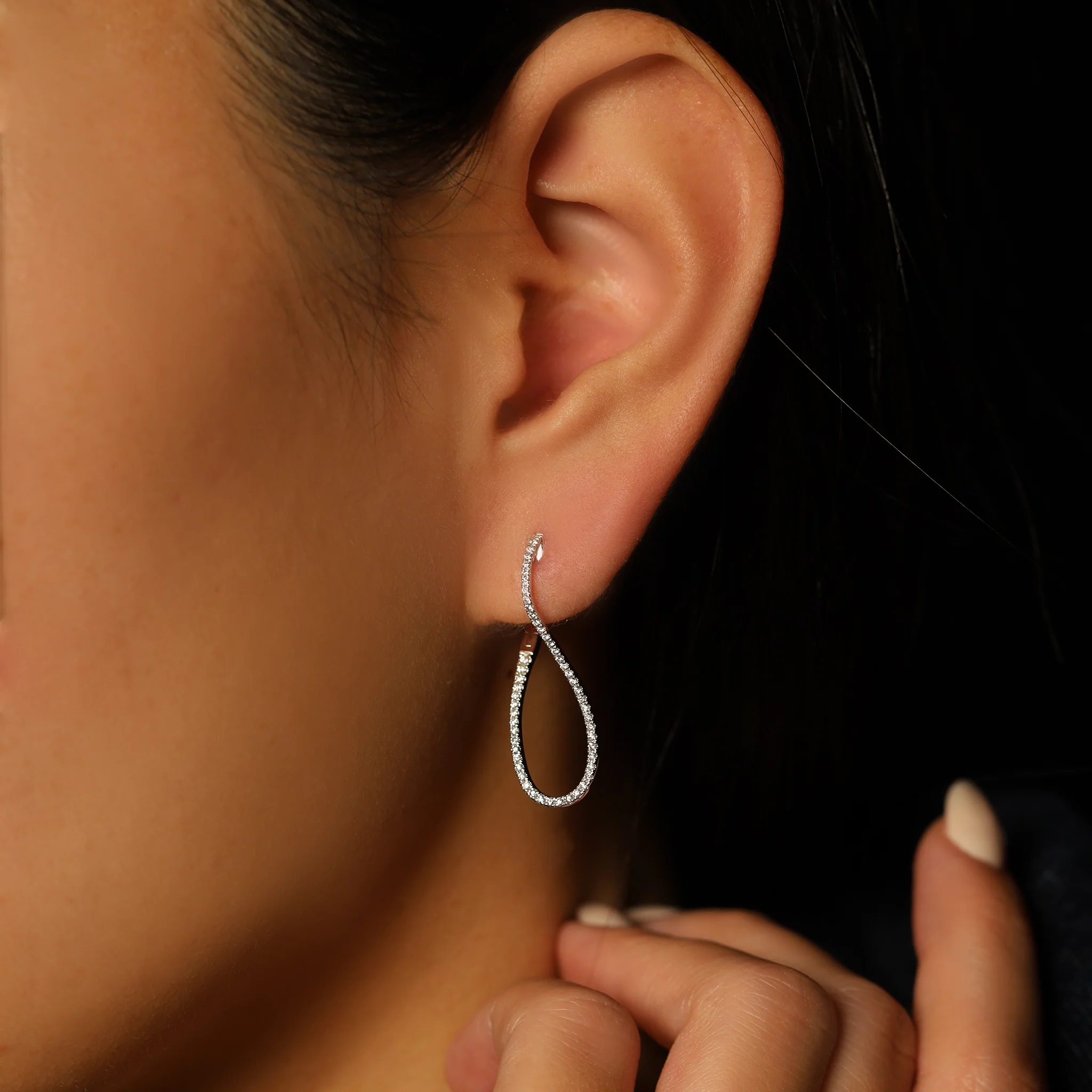 WHITE GOLD DROP EARRINGS - Image 2