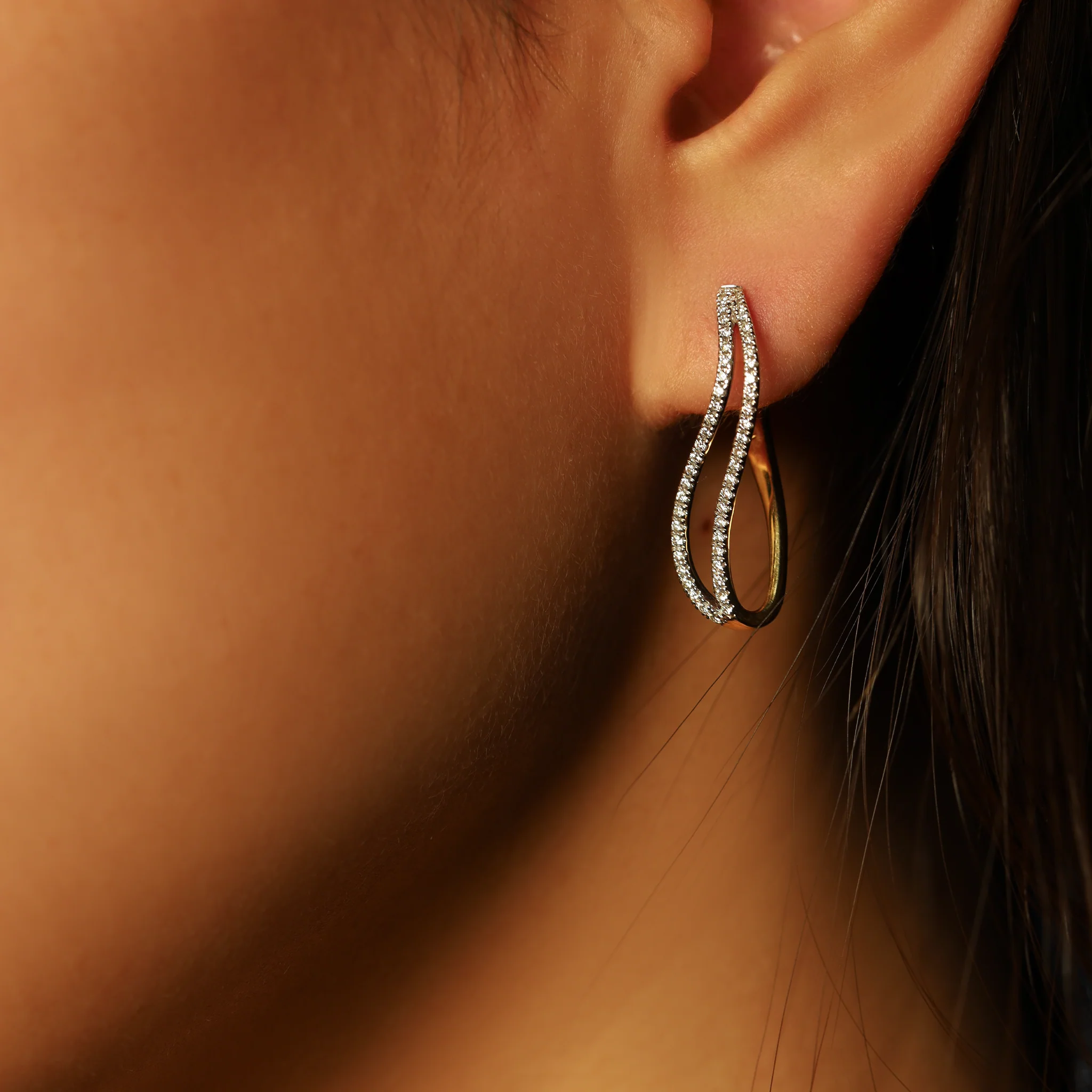 WHITE DIAMOND DROP EARRINGS - Image 3
