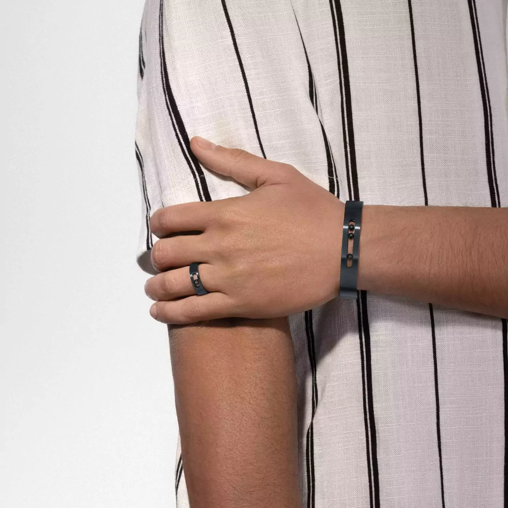 MOVE TITANIUM BRACELET - Image 2